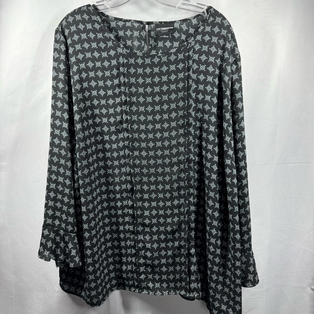Liz Claiborne Career Women’s 2X Black and White Long‎ Sleeve Pleated Blouse